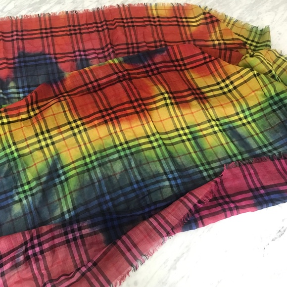 New w/ tags $450 Burberry Rainbow Tie-Dye Print Wool/Silk Scarf, size 55x55 - Picture 3 of 5